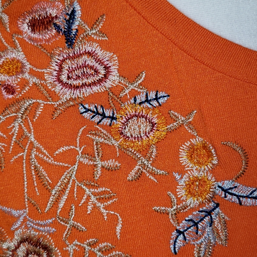 Floral Embroidery High Low Embroidered Flower - Picture 4 of 9